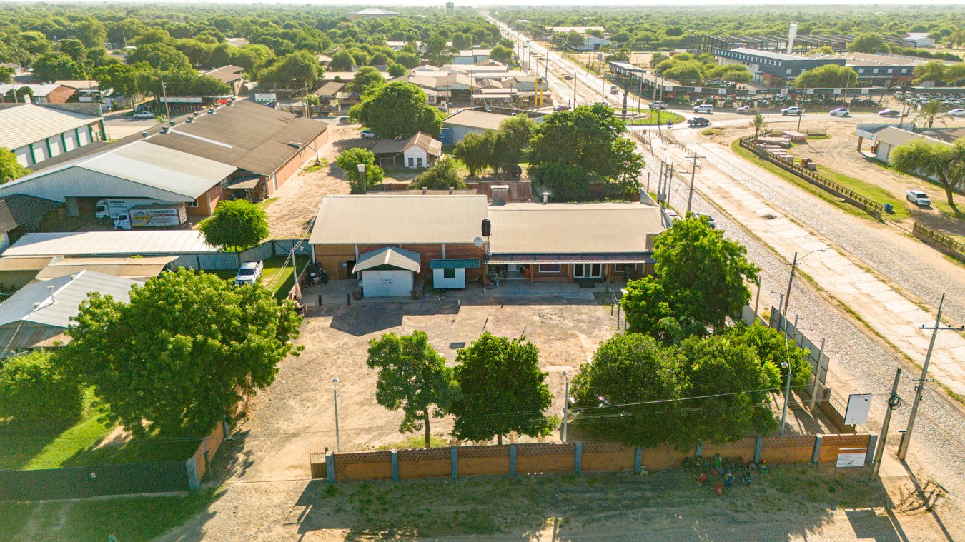 Centro Comercial en Loma Plata - 2