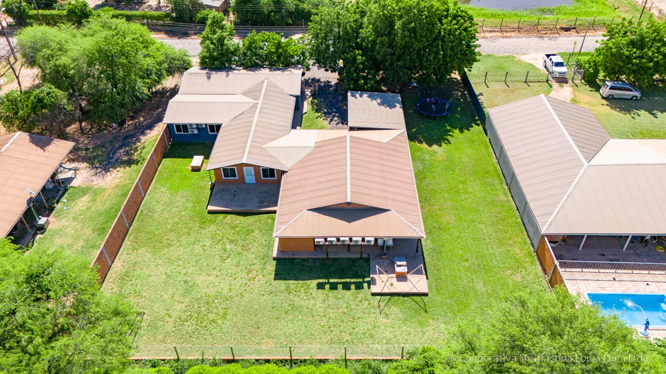 Casa con Comercio en Loma Plata